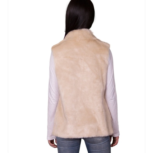 Velvet by Graham & Spencer Reversible Faux Fur Vest Size Small Rare & Sold Out - Picture 2 of 13